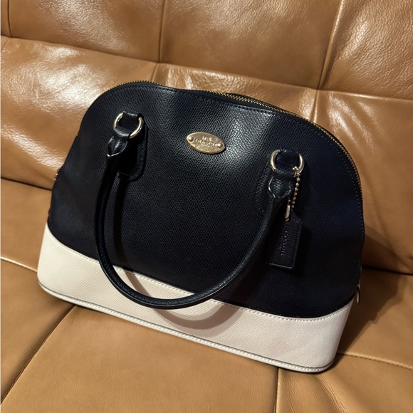 Coach purse - Picture 4 of 8